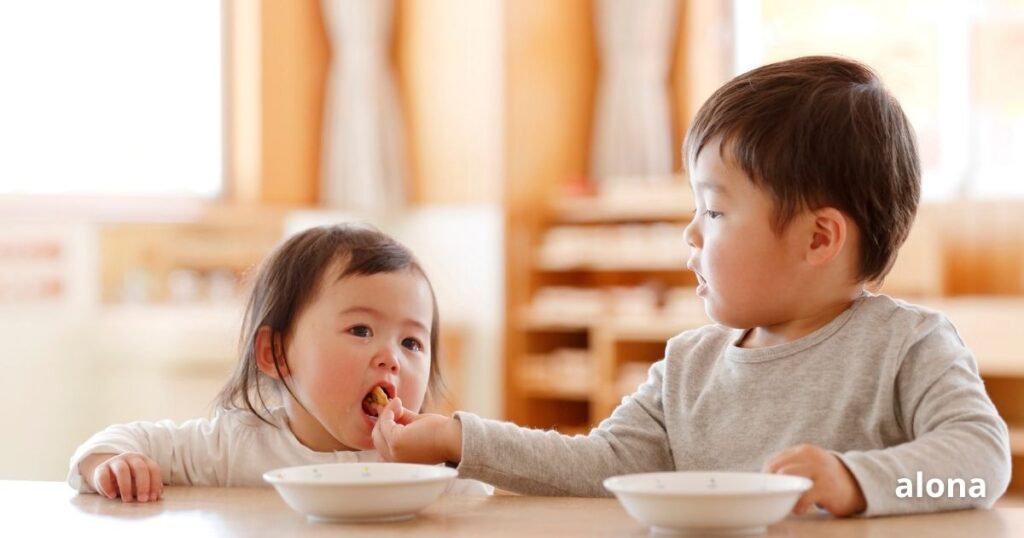 Cara Mengajarkan Anak Berbagi Sejak Kecil